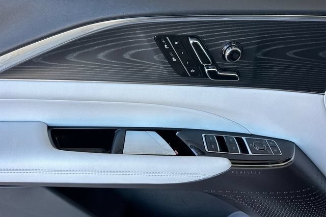 2024 Cadillac LYRIQ Luxury 1